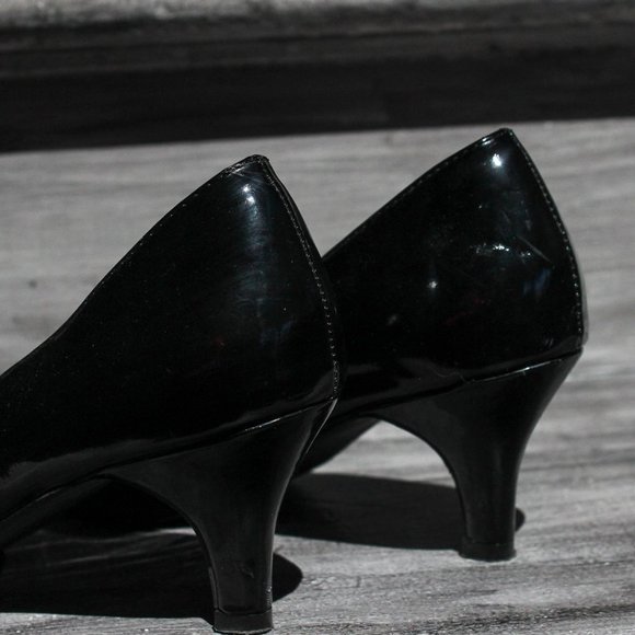 *Flourish Black Patent Heel - Picture 2 of 4